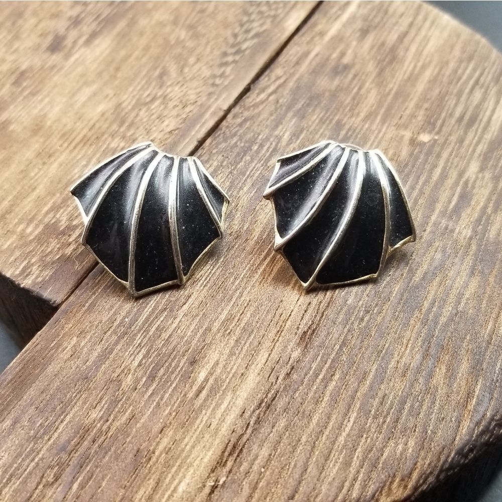 Ursulas secret shellβearrings E0313